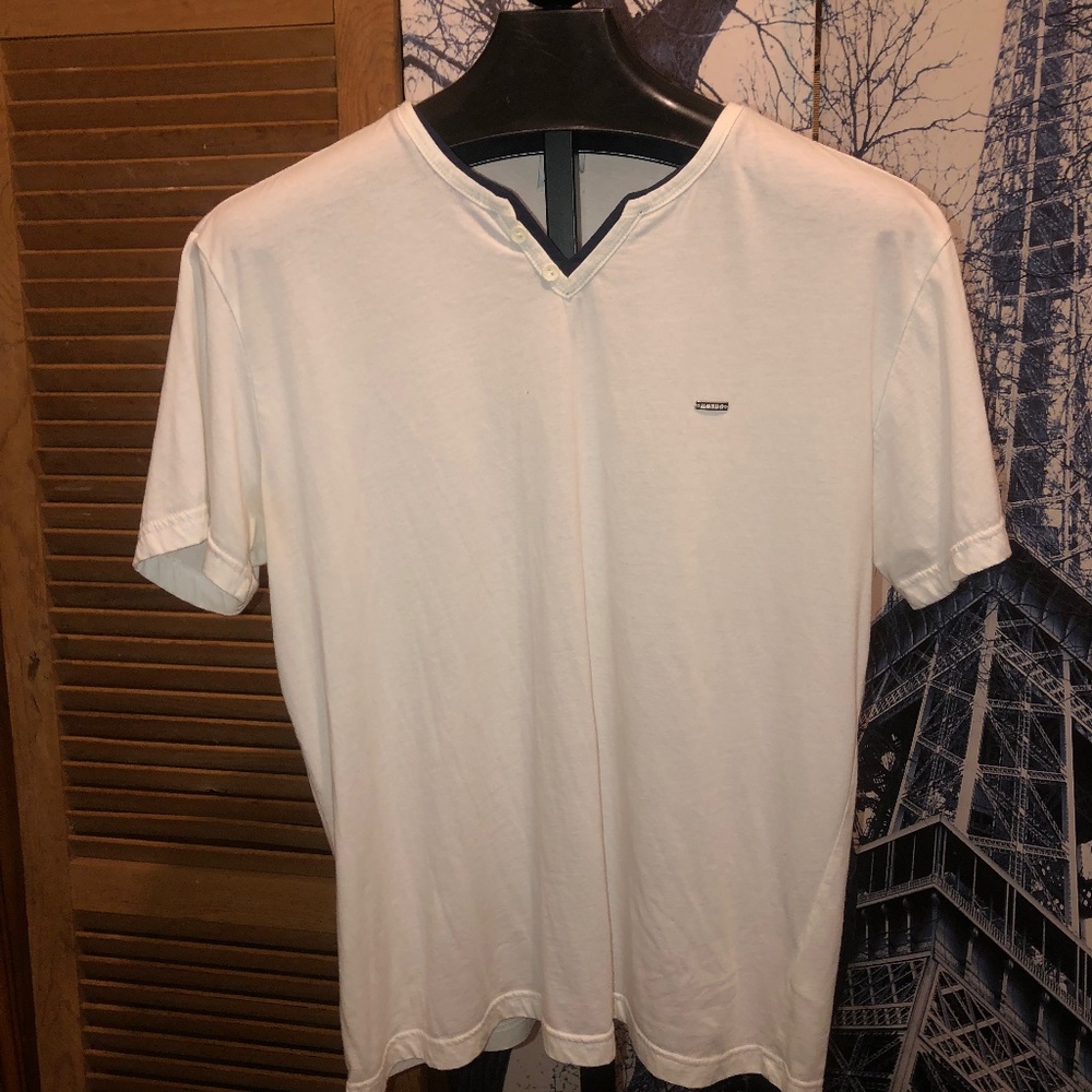 Mondo Men’s V Neck T Shirt